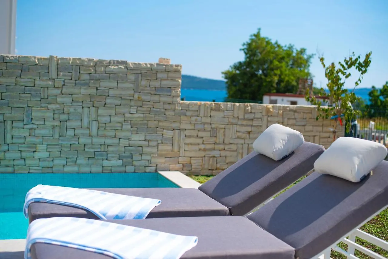 Sunny Bo Villa With A Heated Pool And Rooftop Jacuzzi Kastela Croatia
