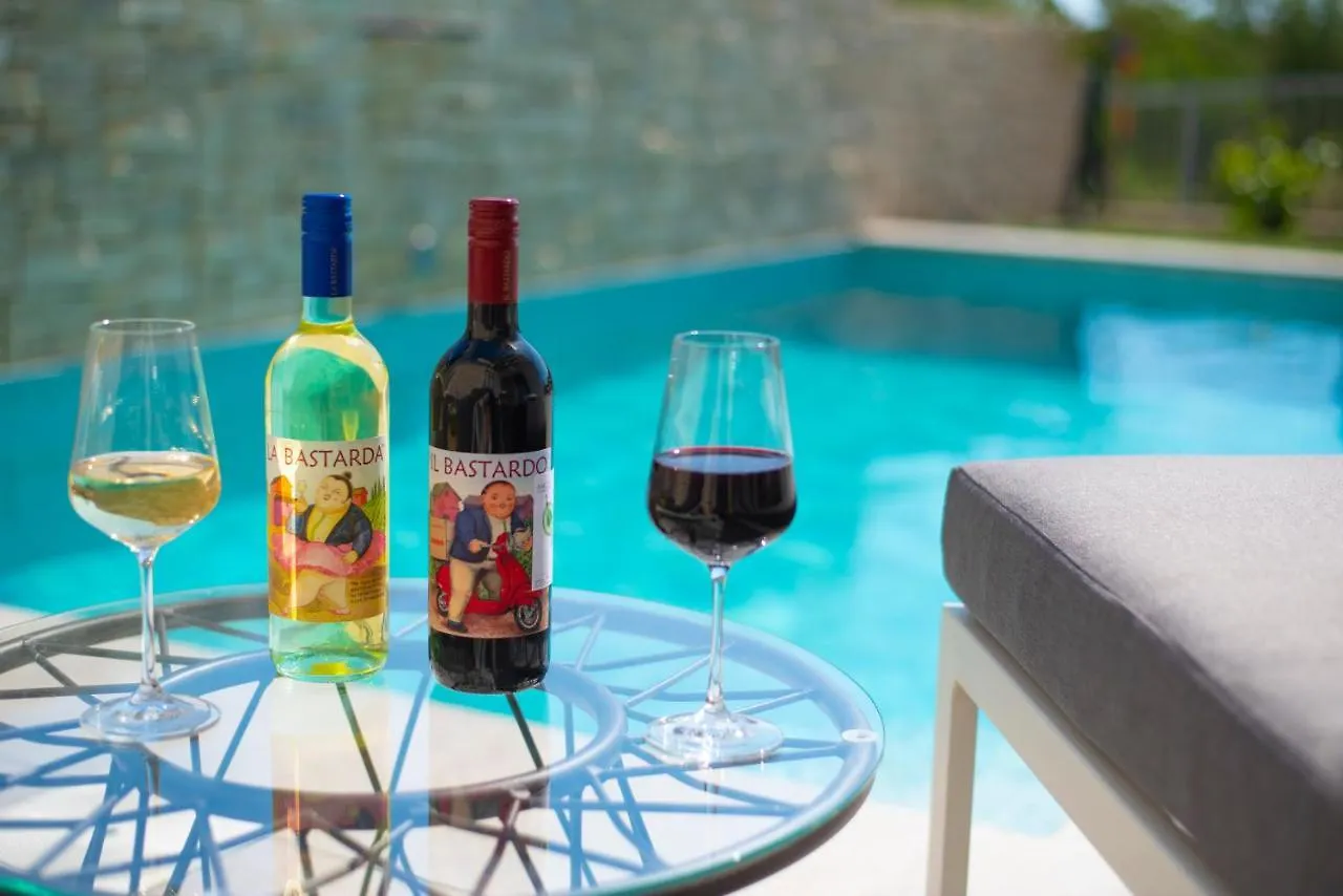 Sunny Bo Villa With A Heated Pool And Rooftop Jacuzzi Kastela
