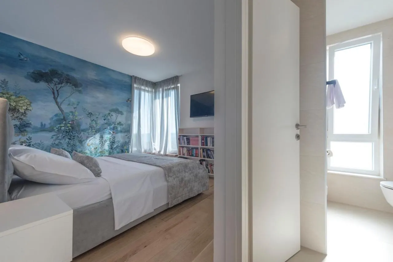 Sunny Bo Villa With A Heated Pool And Rooftop Jacuzzi Kastela