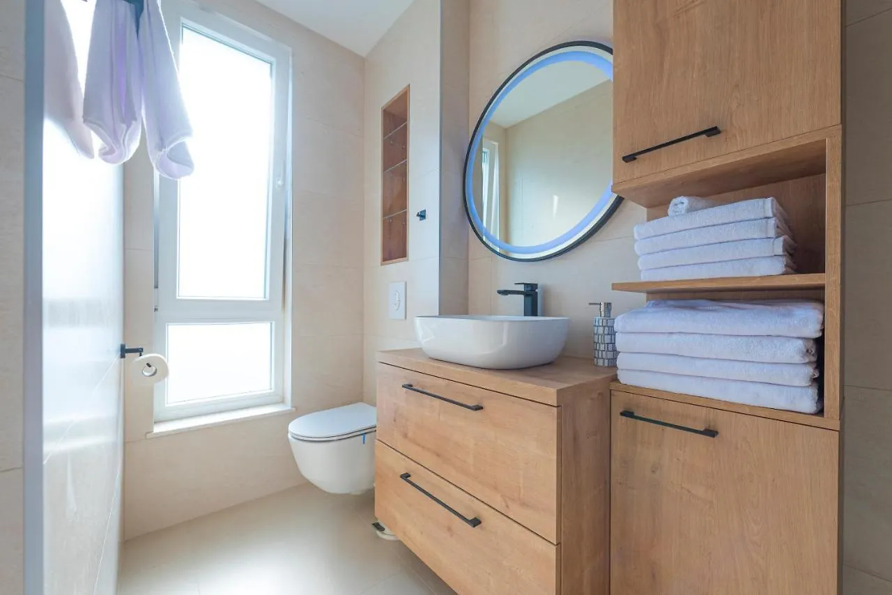 Sunny Bo Villa With A Heated Pool And Rooftop Jacuzzi Kastela