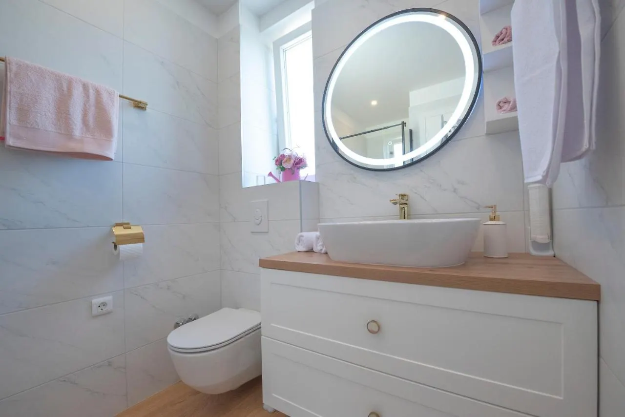 Sunny Bo Villa With A Heated Pool And Rooftop Jacuzzi Kastela
