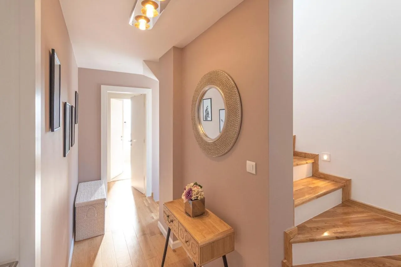 Sunny Bo Villa With A Heated Pool And Rooftop Jacuzzi Kastela