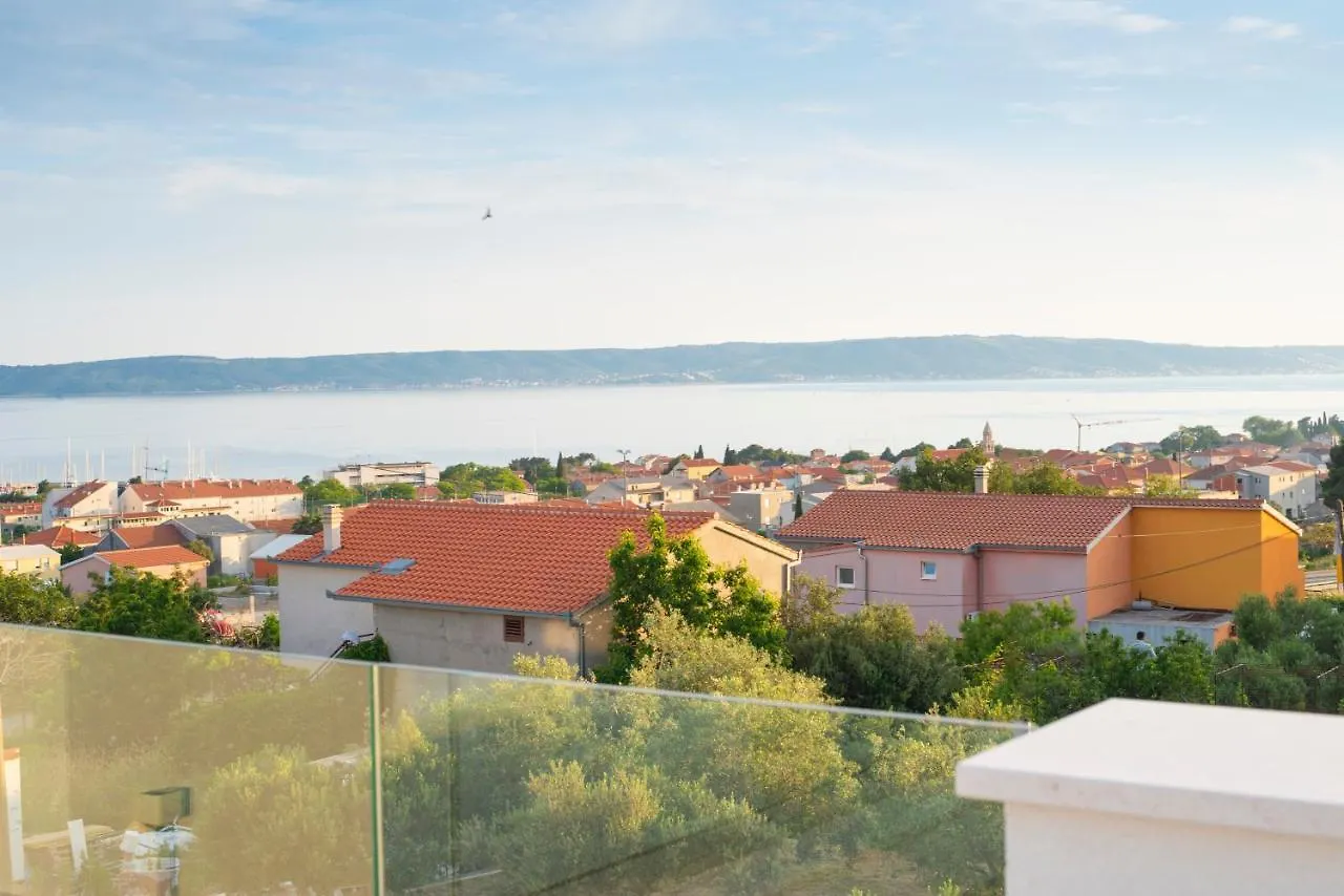 Sunny Bo Villa With A Heated Pool And Rooftop Jacuzzi Kaštela