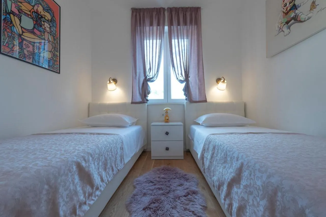 Sunny Bo Villa With A Heated Pool And Rooftop Jacuzzi Kastela 0*,