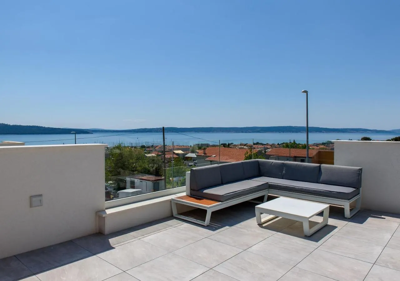 Sunny Bo Villa With A Heated Pool And Rooftop Jacuzzi Kastela