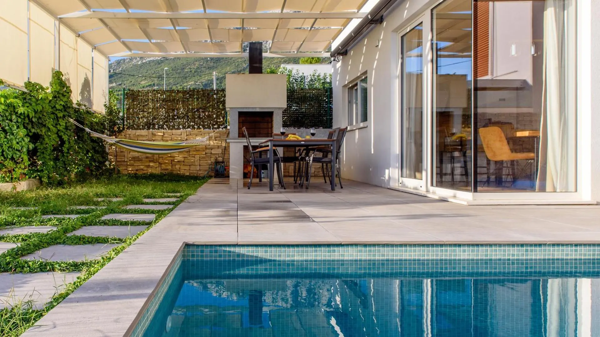 Sunny Bo Villa With A Heated Pool And Rooftop Jacuzzi Kastela 0*,