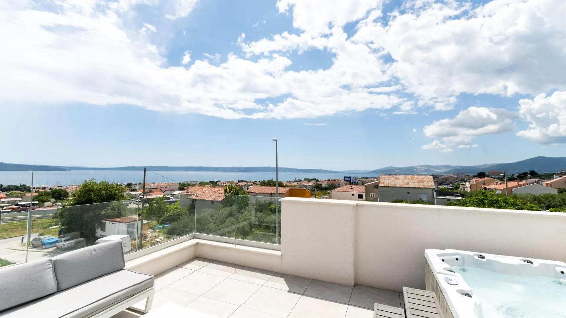 Sunny Bo Villa With A Heated Pool And Rooftop Jacuzzi Kastela