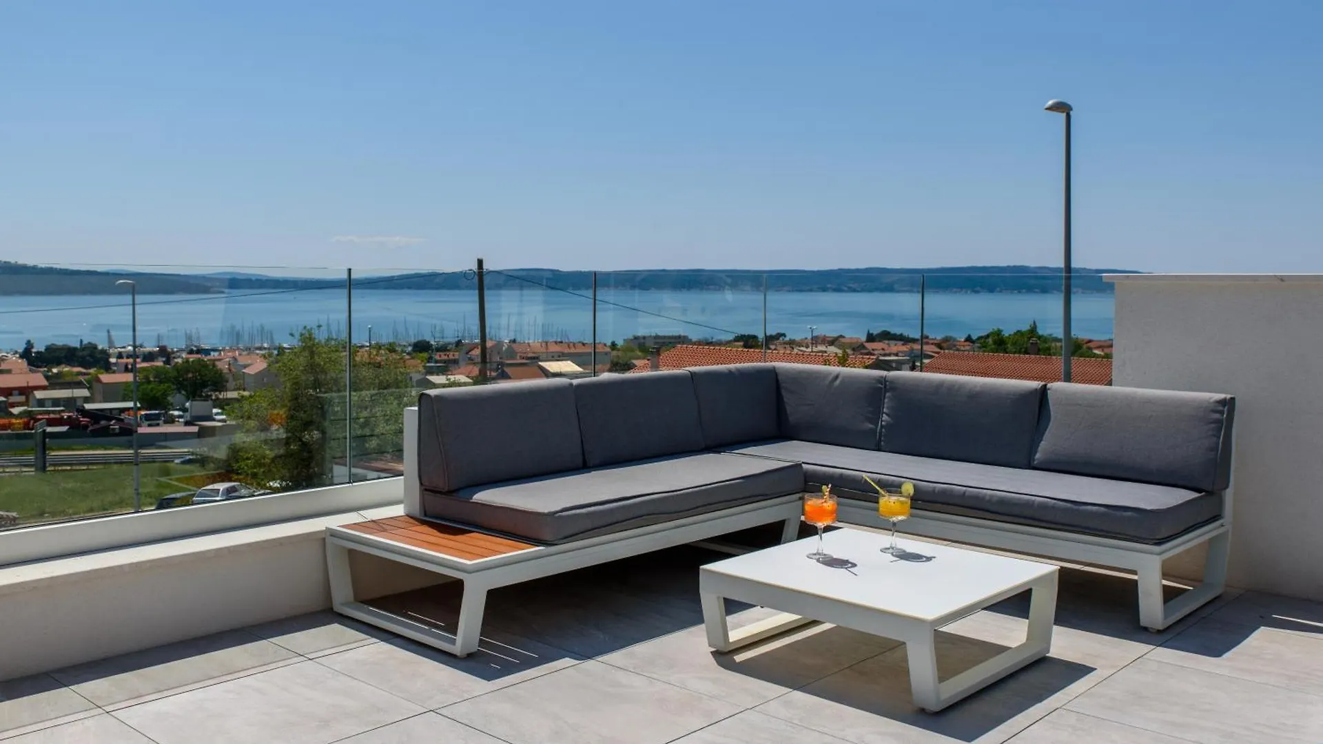 Sunny Bo Villa With A Heated Pool And Rooftop Jacuzzi Kastela