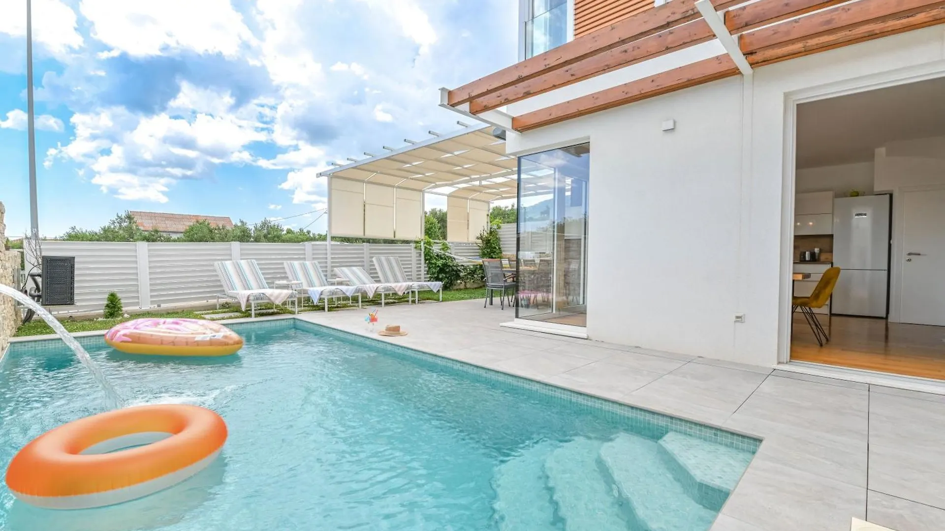 Sunny Bo Villa With A Heated Pool And Rooftop Jacuzzi Kastela Croatia